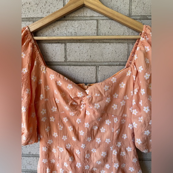 Showpo Peach Creamsicle Floral Twist-Front Puff Sleeve Mini Dress Size 4 - Picture 4 of 8